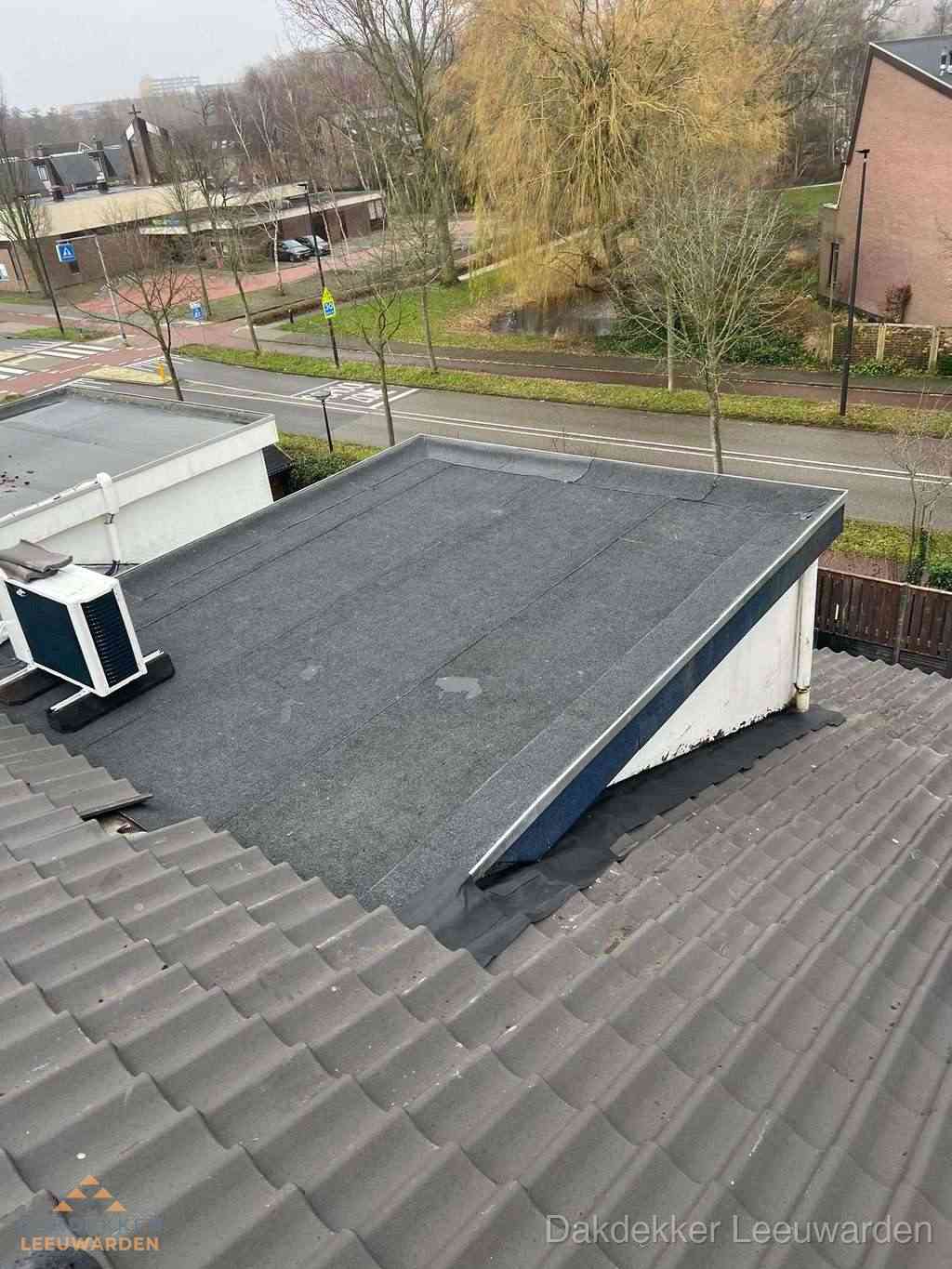 Plat dak met bitumen isolatie en dakbedekking in Leeuwarden
